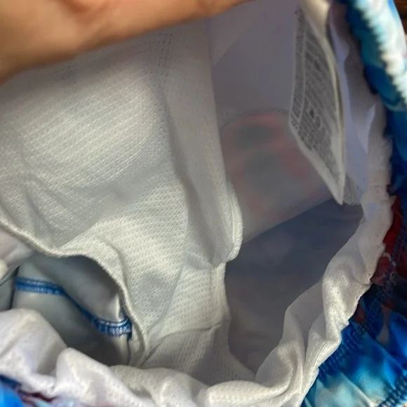 Hurley size medium (10 - 12 years) swim shorts. Mesh lining inside. - Picture 11 of 11